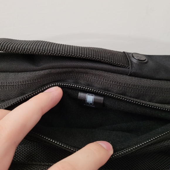 SWISSGEAR Hybrid 19” Backpack/Messenger - Black - Picture 8 of 15